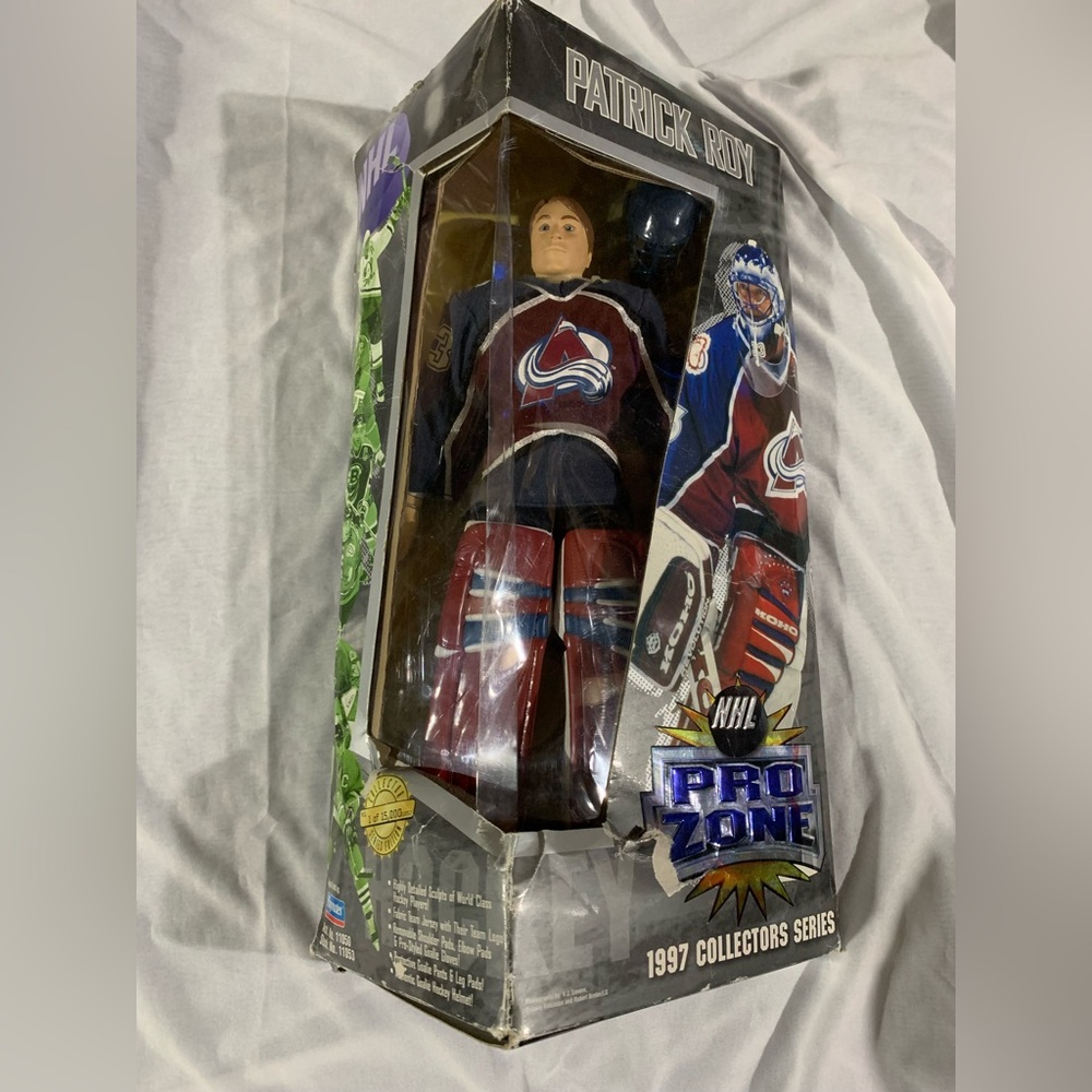 NHL Pro Zone 1997 Collector Series Playmates Patrick Roy Hockey Action Figure